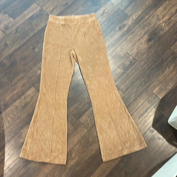 Aerie Flare - Picture 2 of 5